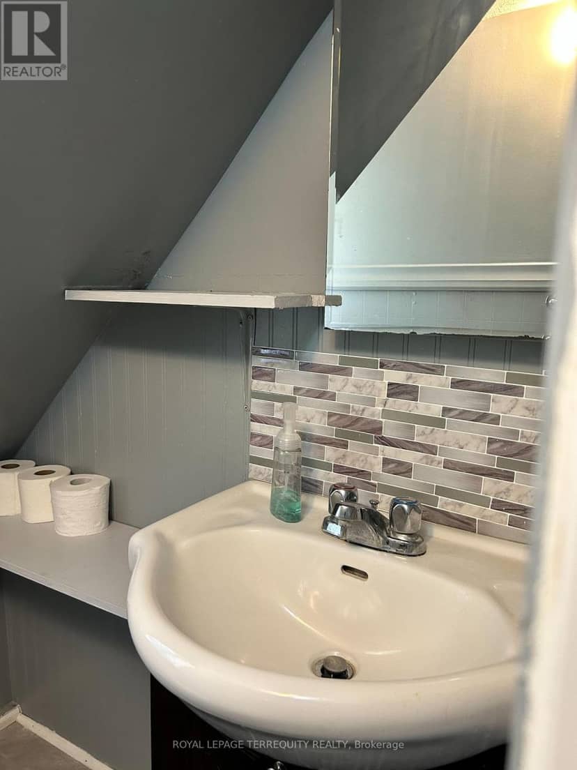 486 Hannah Street — photo 9 of 23