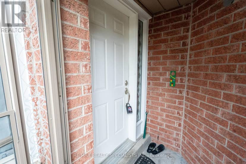 25 Carabram Court, Brampton, photo 8