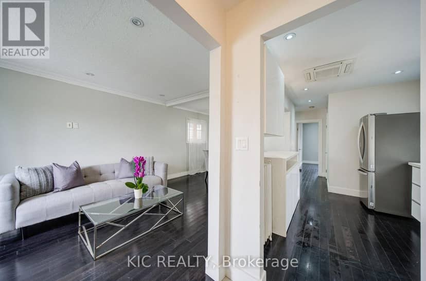 35 Montcalm Avenue NW — photo 1 of 30