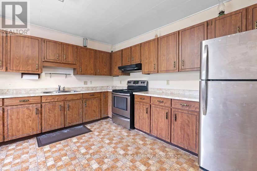 294 Moira Street E — photo 11 of 40