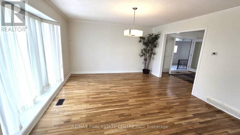 20 Ainsworth Street — photo 2 of 31
