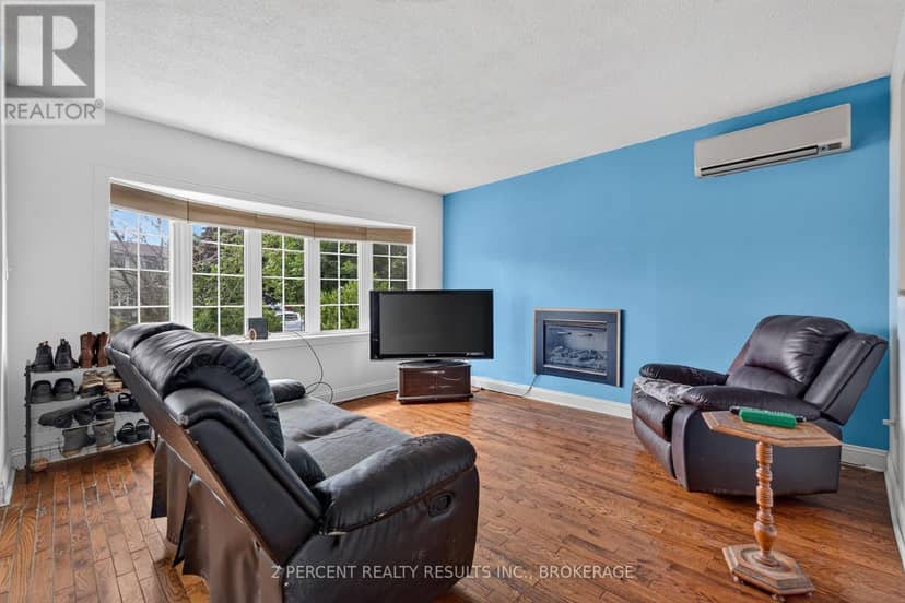 1046 Pinewood Place, Kingston, photo 5