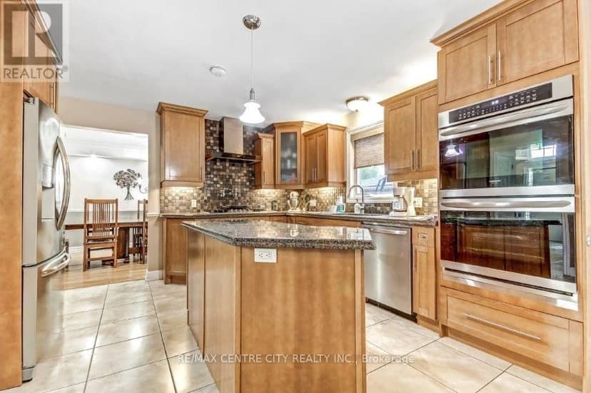 3910 Stacey Crescent — photo 7 of 27