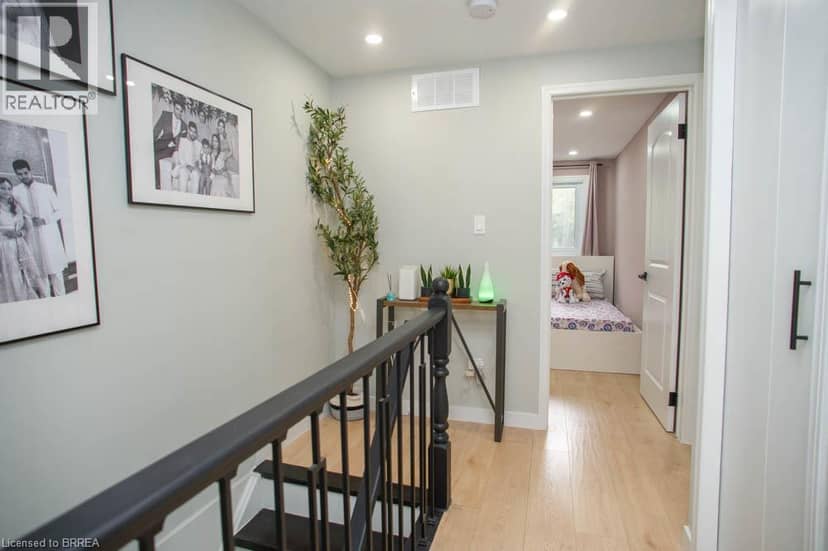 151 BRANTWOOD PARK Road Unit# F — photo 14 of 31