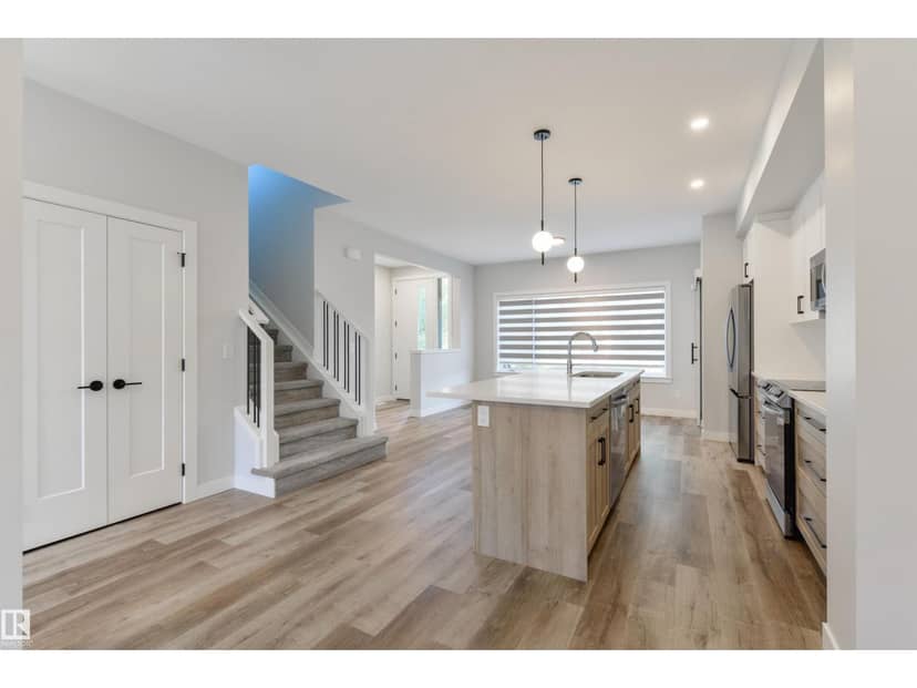 8313 76 AV NW — photo 12 of 40