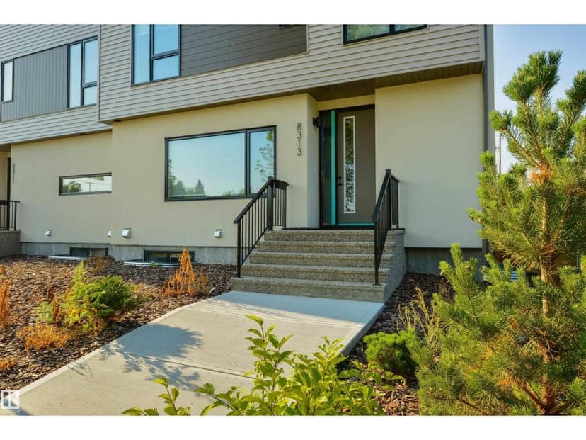 8313 76 AV NW, Edmonton, photo 2