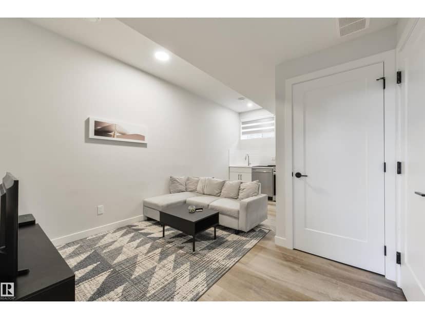 8313 76 AV NW — photo 32 of 40