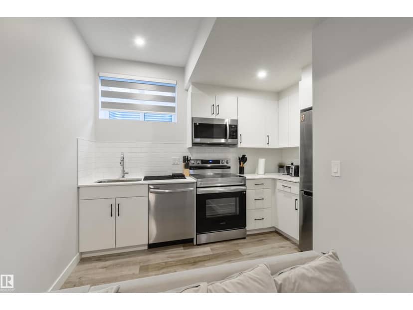 8313 76 AV NW — photo 34 of 40