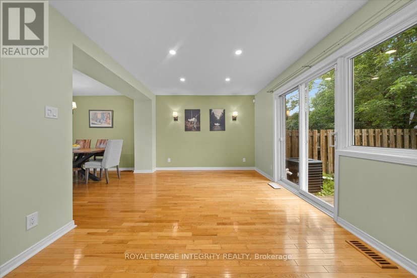 69 Royal Field Crescent — photo 11 of 37