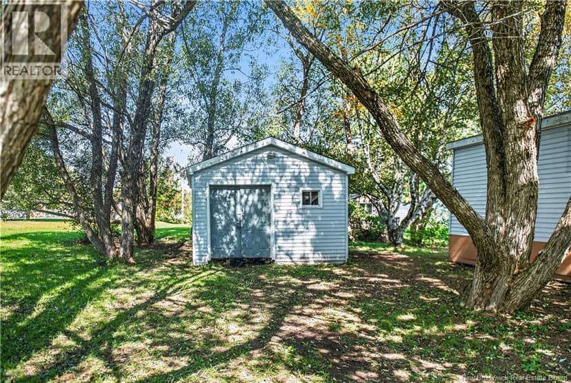 12 Allain Street, Lakeville, photo 3