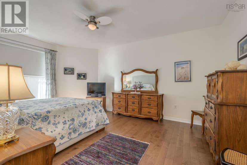 216 36 Southgate Drive — photo 16 of 40