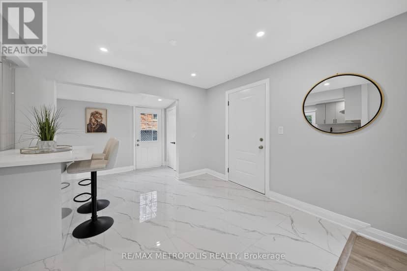 208 Palmerston Avenue — photo 4 of 18