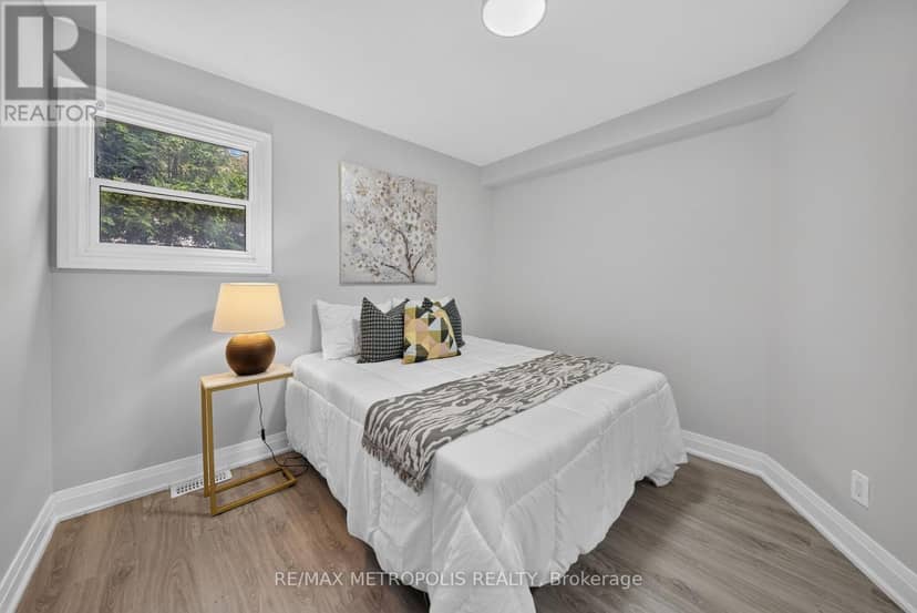 208 Palmerston Avenue — photo 12 of 18