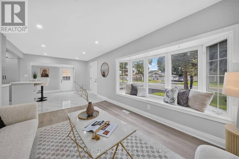208 Palmerston Avenue — photo 3 of 18