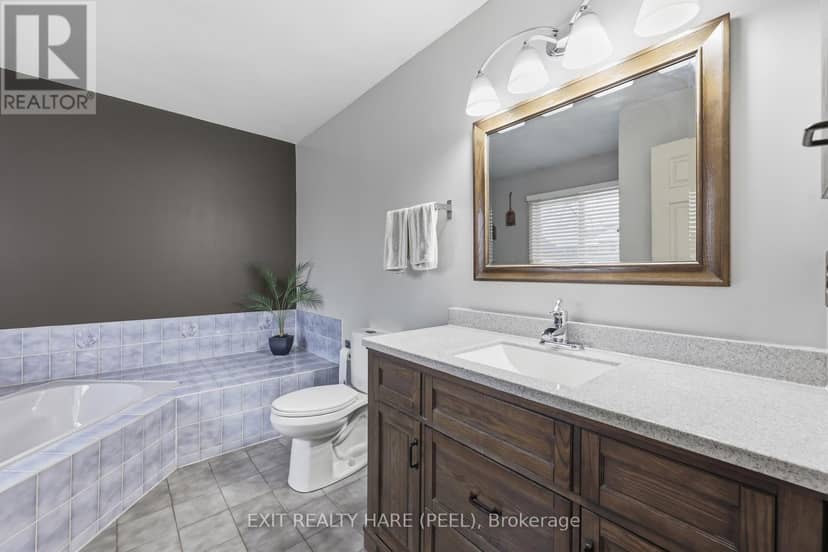 77 Lord Simcoe Drive — photo 10 of 21