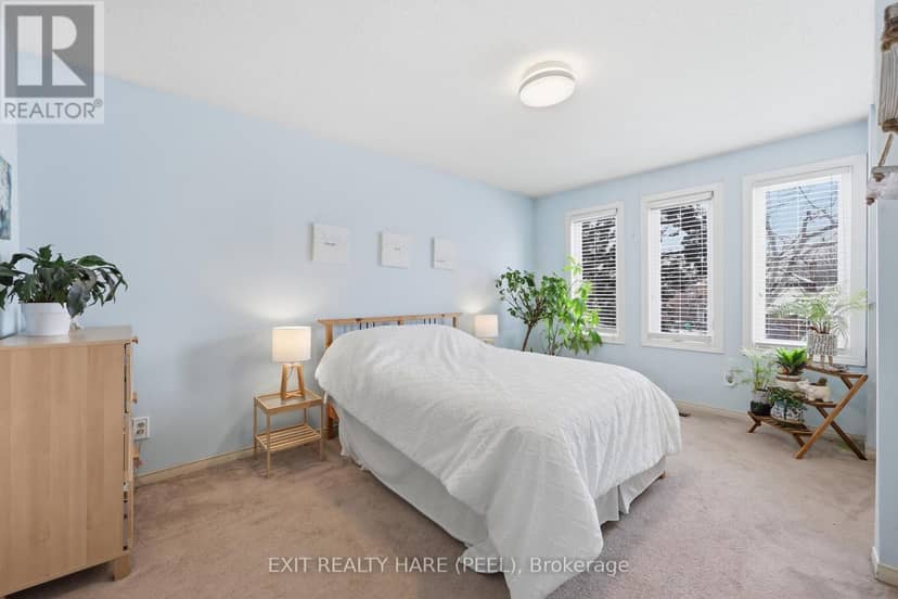 77 Lord Simcoe Drive — photo 13 of 21