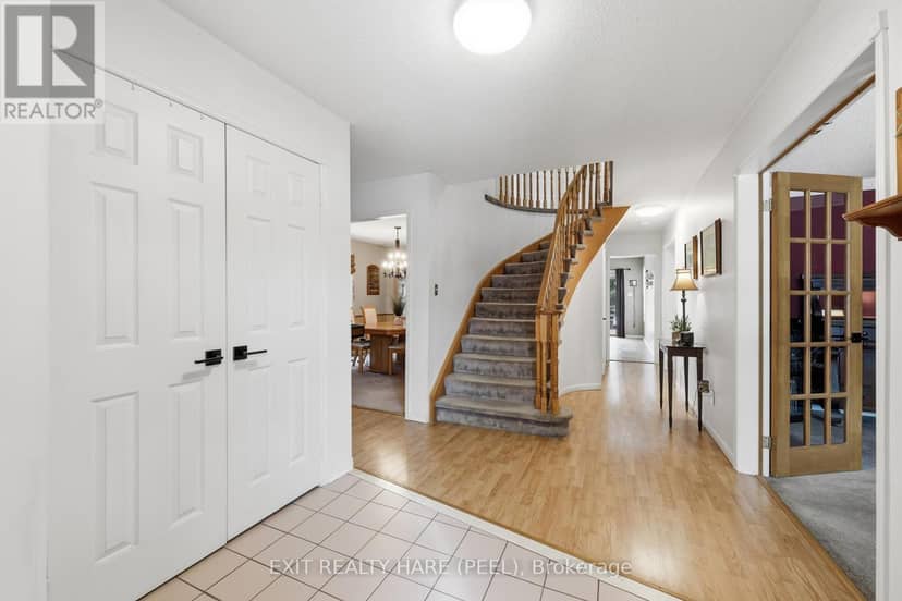 77 Lord Simcoe Drive — photo 4 of 21