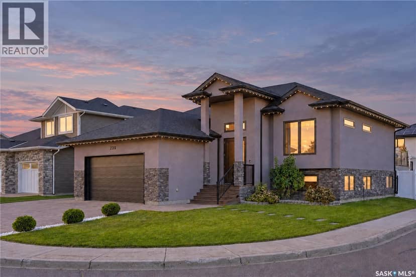 225 Cowan CRESCENT — photo 1 of 40