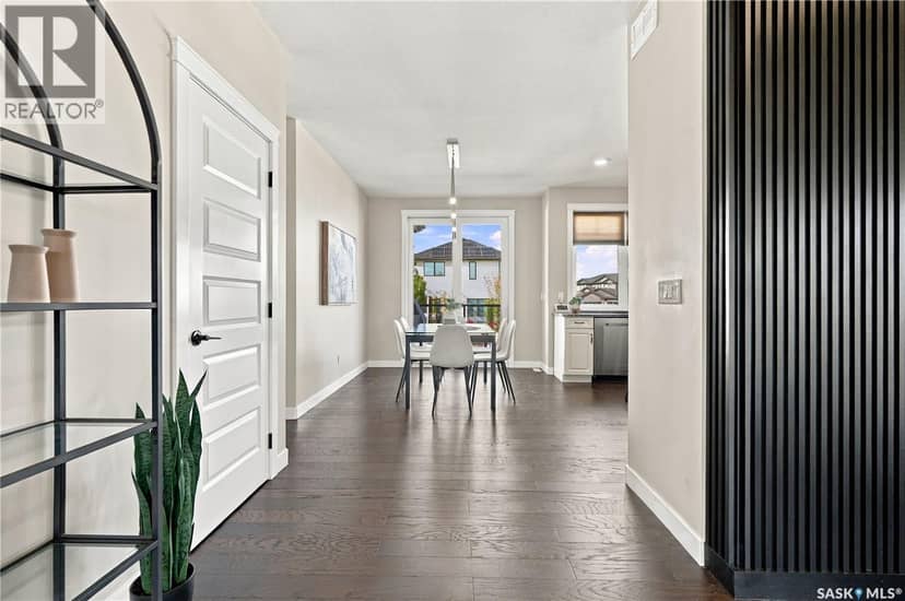 225 Cowan CRESCENT — photo 12 of 40
