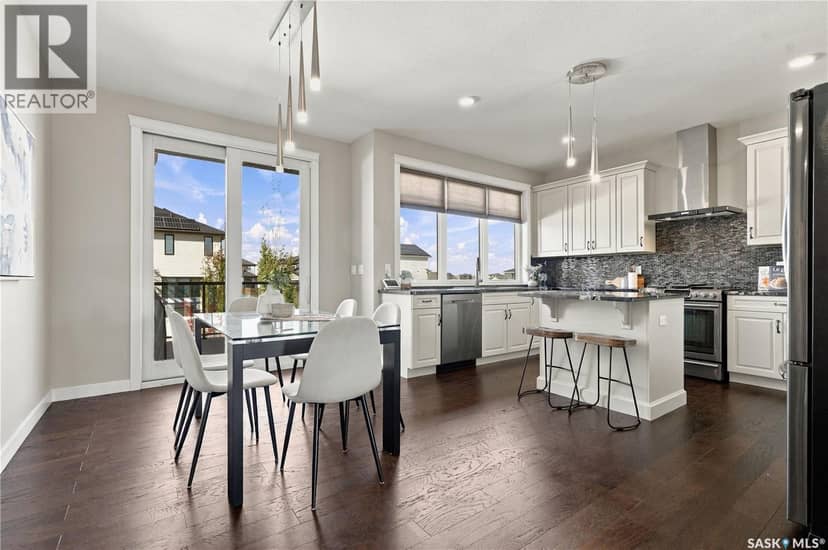 225 Cowan CRESCENT — photo 13 of 40