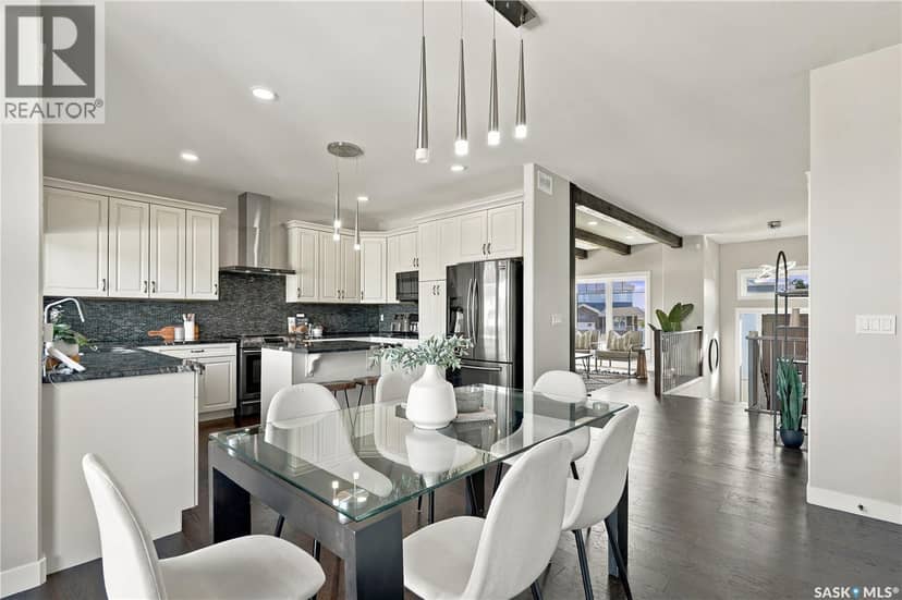 225 Cowan CRESCENT — photo 16 of 40