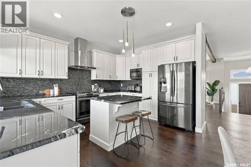 225 Cowan CRESCENT — photo 17 of 40