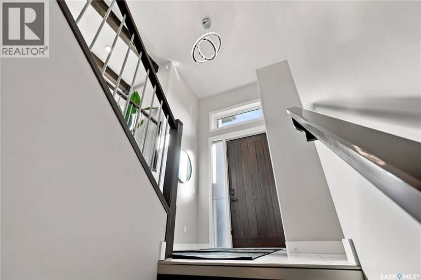 225 Cowan CRESCENT — photo 38 of 40