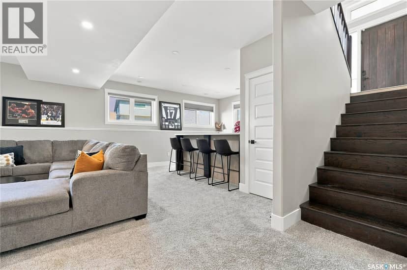 225 Cowan CRESCENT — photo 39 of 40