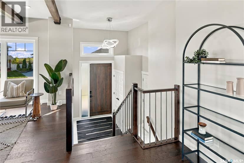 225 Cowan CRESCENT — photo 7 of 40