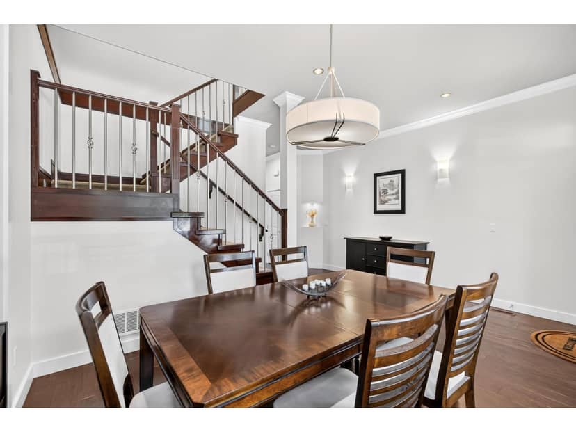 8266 211 STREET, Langley, photo 5
