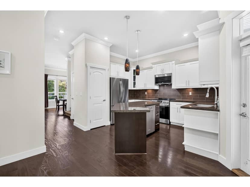 8266 211 STREET, Langley, photo 8