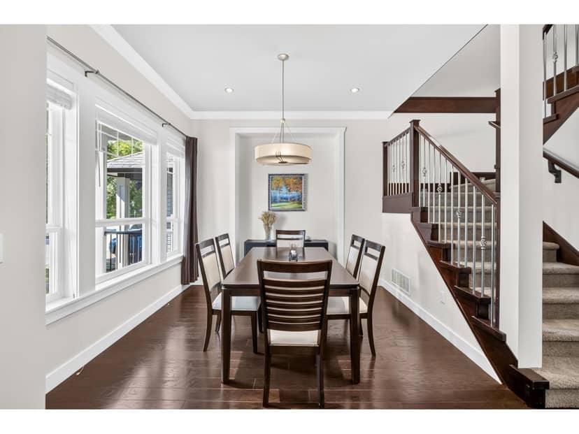 8266 211 STREET, Langley, photo 3
