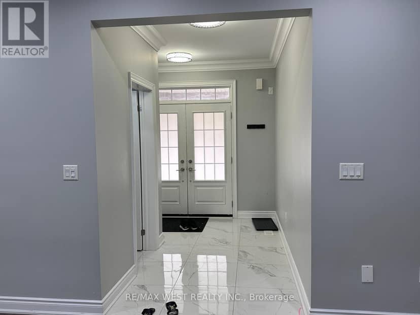 111 Scarlet Way — photo 3 of 25