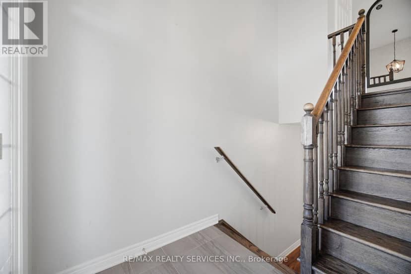 72 Rockman Crescent — photo 33 of 40