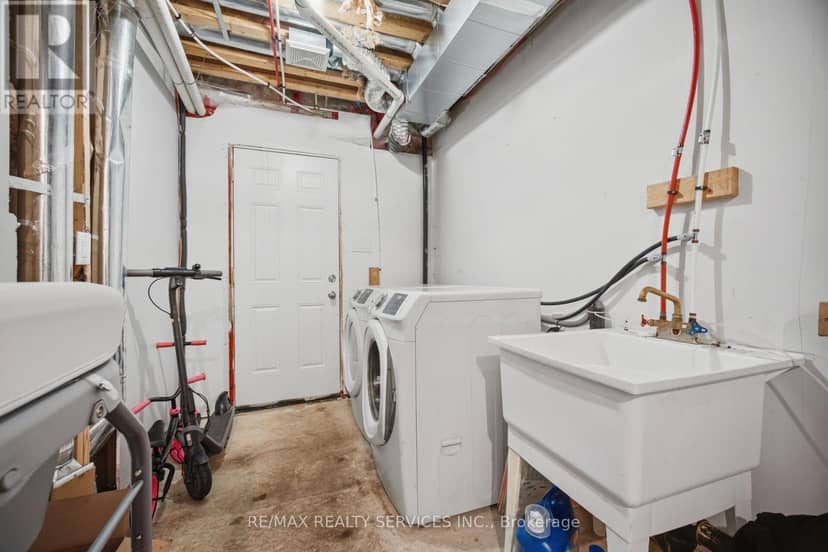 72 Rockman Crescent — photo 39 of 40