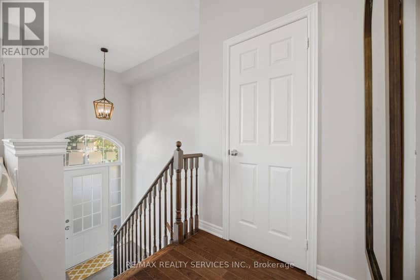 72 Rockman Crescent — photo 8 of 40