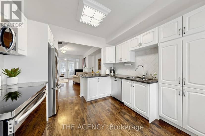 272 Redpath Avenue — photo 14 of 35