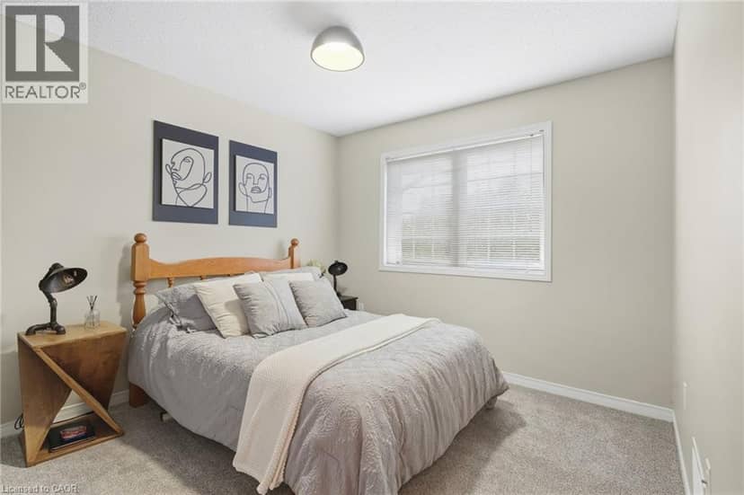 14 KENYON Crescent — photo 21 of 40