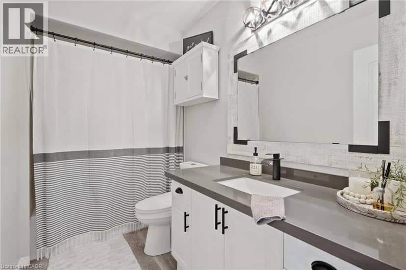 14 KENYON Crescent — photo 26 of 40