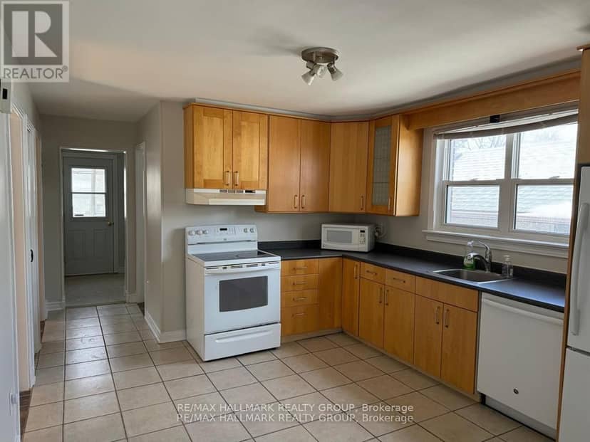 55 Ivy Crescent — photo 35 of 40