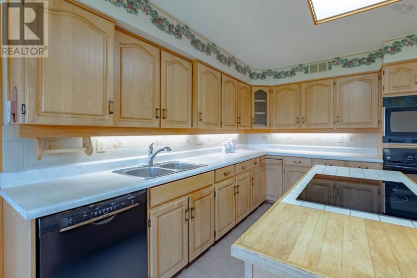 1285 Highway 1 — photo 18 of 40