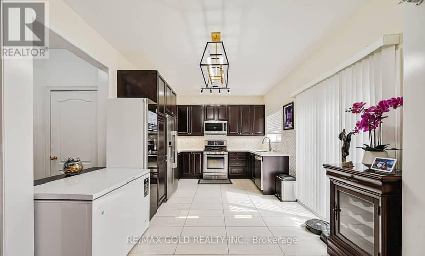 7 Bellotti Crescent — photo 10 of 36