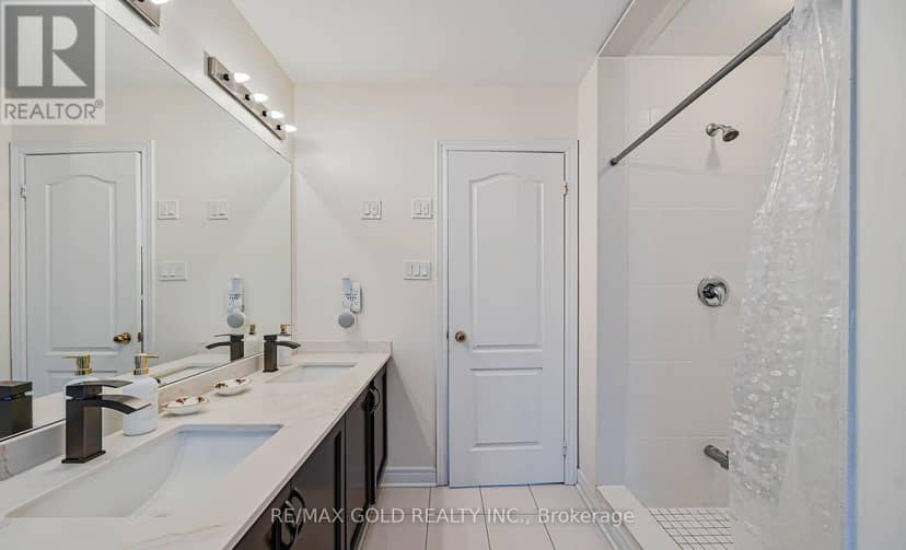 7 Bellotti Crescent — photo 18 of 36