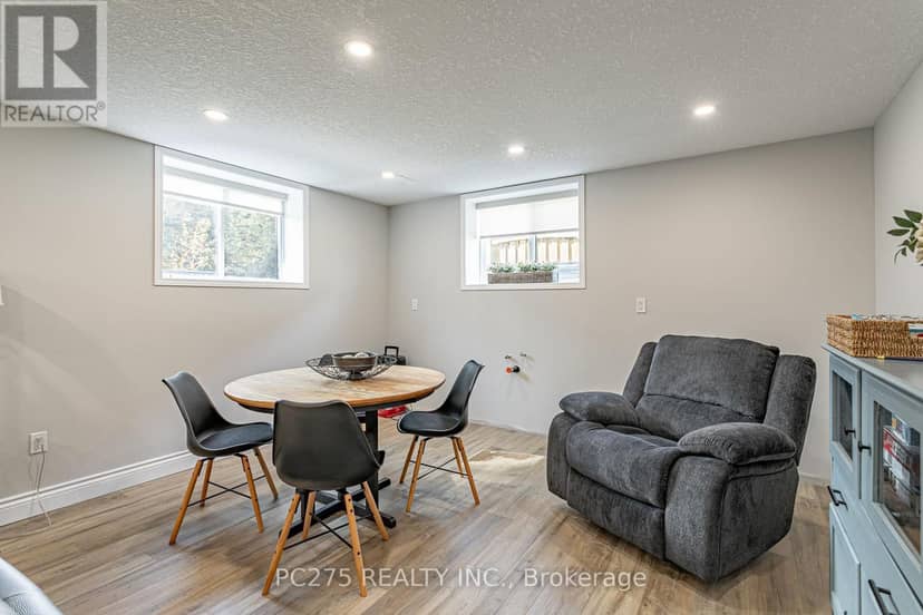9 Foxborough Place — photo 30 of 40