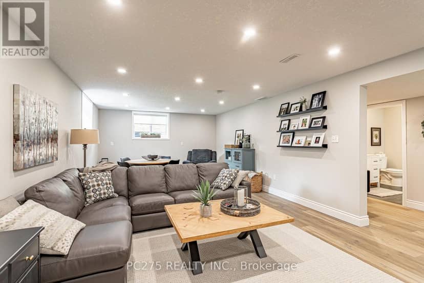 9 Foxborough Place — photo 32 of 40