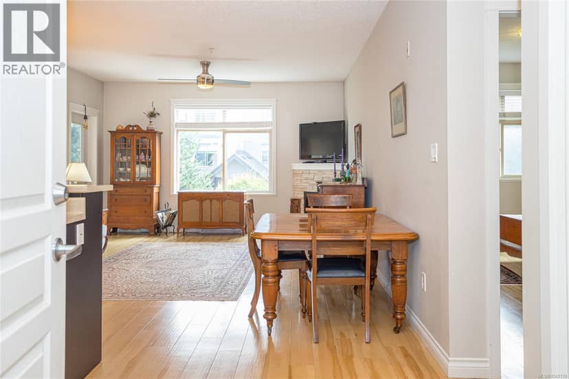 207 2117 Meredith Rd — photo 1 of 29