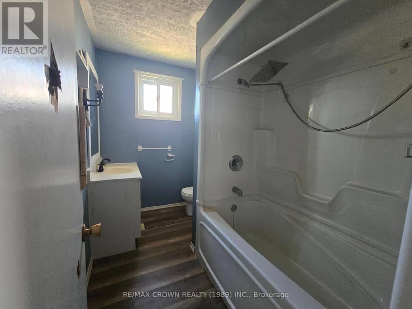 540 Brydges Street — photo 9 of 13
