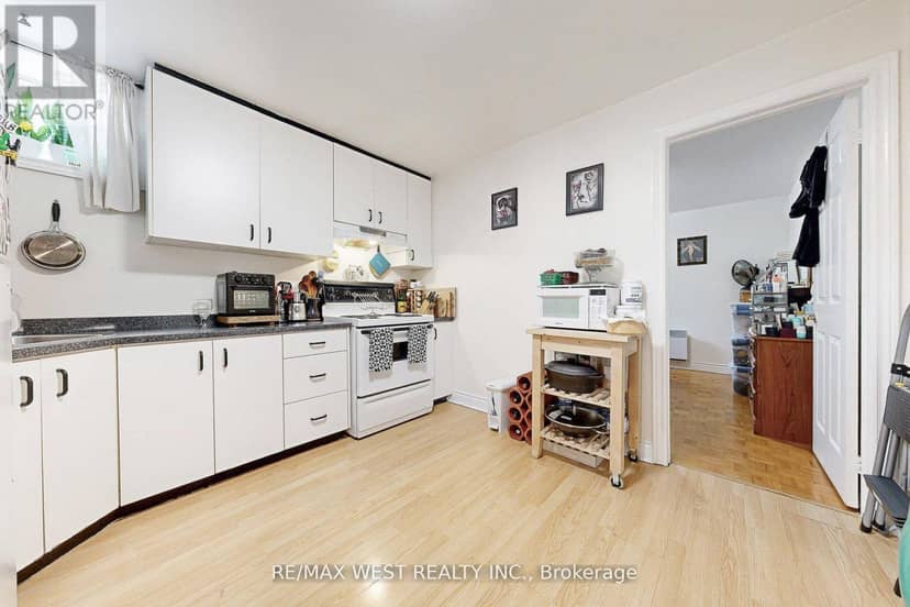 52 Heydon Park Road — photo 35 of 40