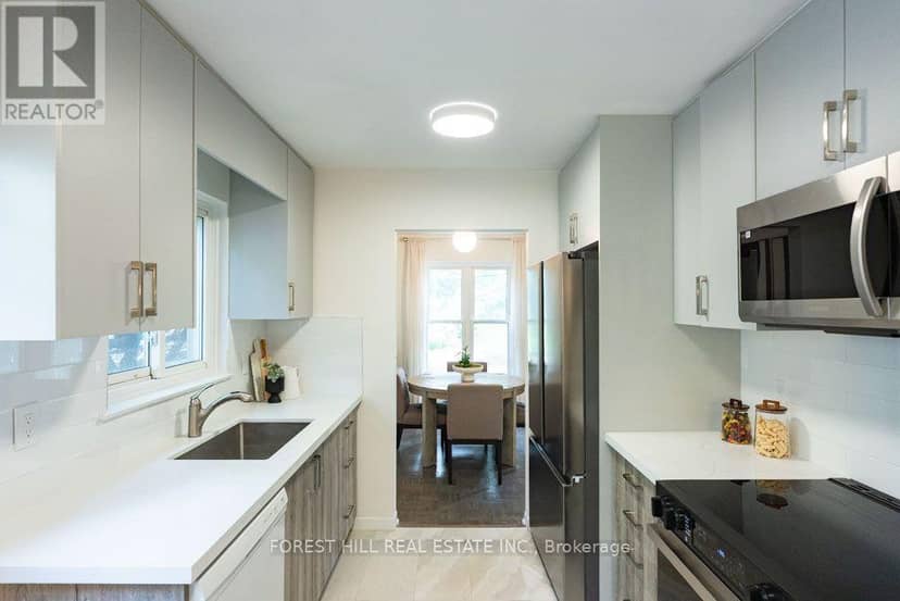 6 Snowshoe Crescent — photo 10 of 30