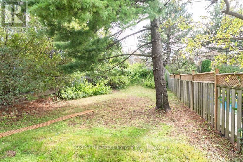 6 Snowshoe Crescent — photo 25 of 30